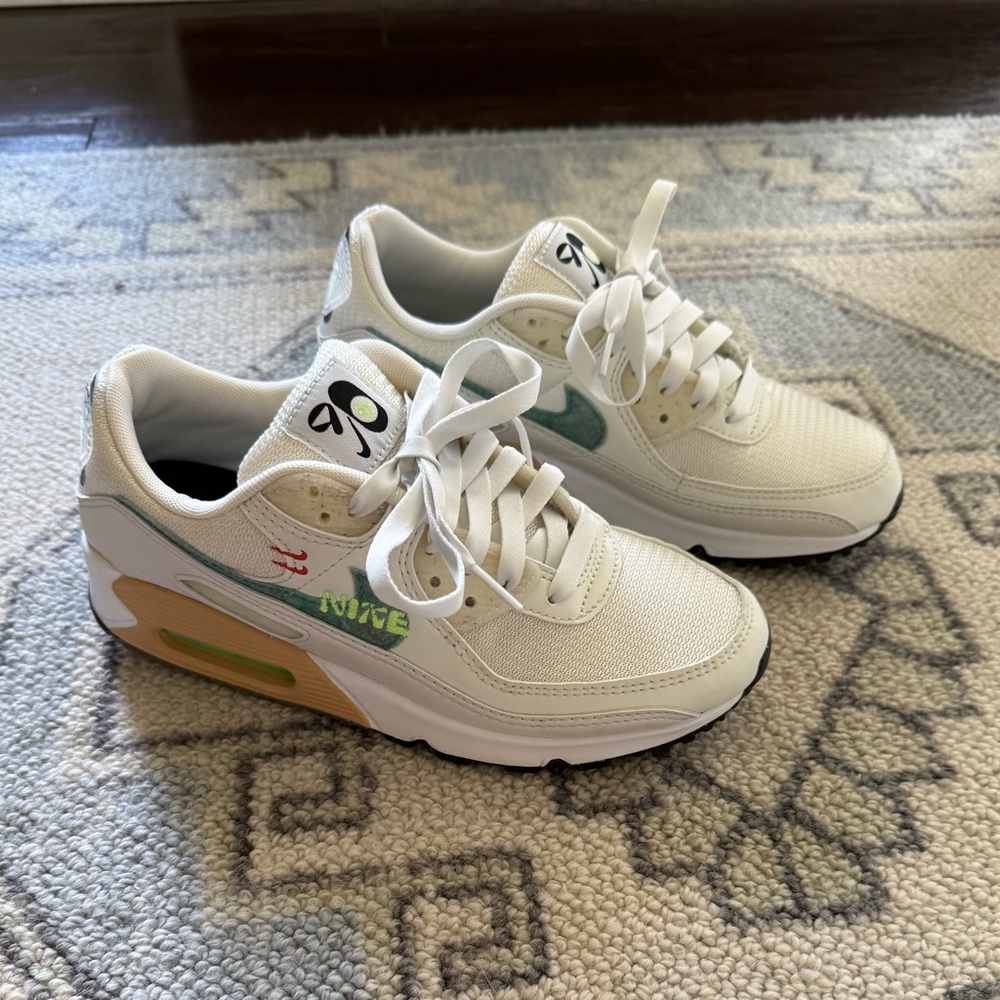 Nike Air Max 90 Women’s Shoes-New!